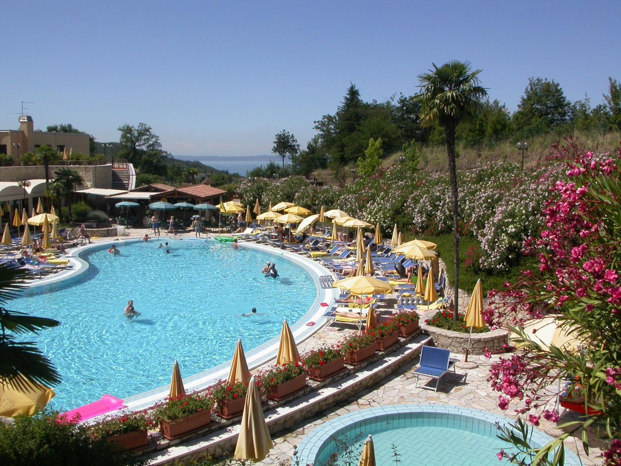 Le Torri Del Garda Familyspa Resort 托里德尔贝纳科 外观 照片