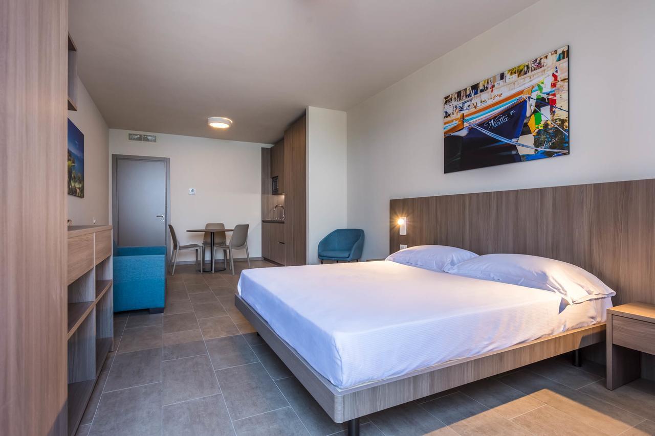 Le Torri Del Garda Familyspa Resort 托里德尔贝纳科 外观 照片