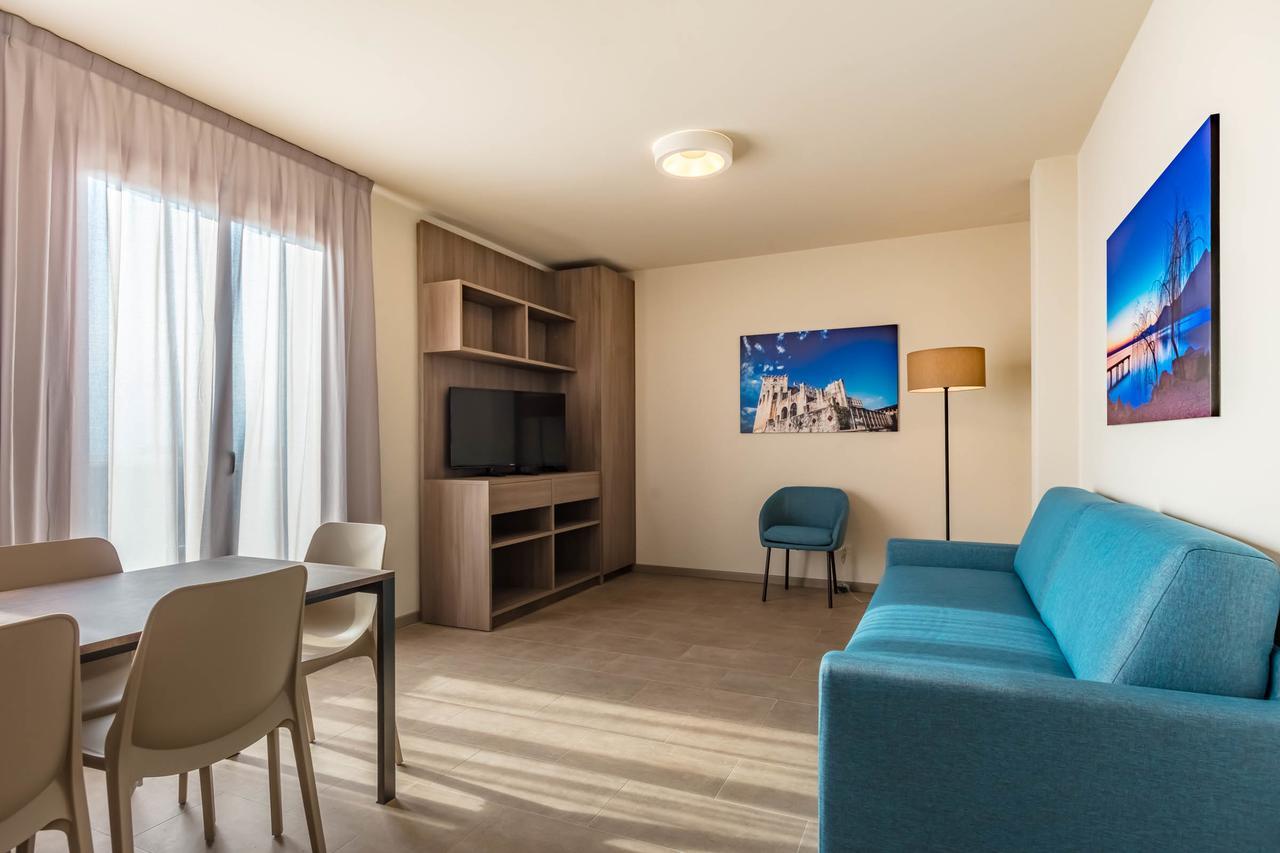 Le Torri Del Garda Familyspa Resort 托里德尔贝纳科 外观 照片