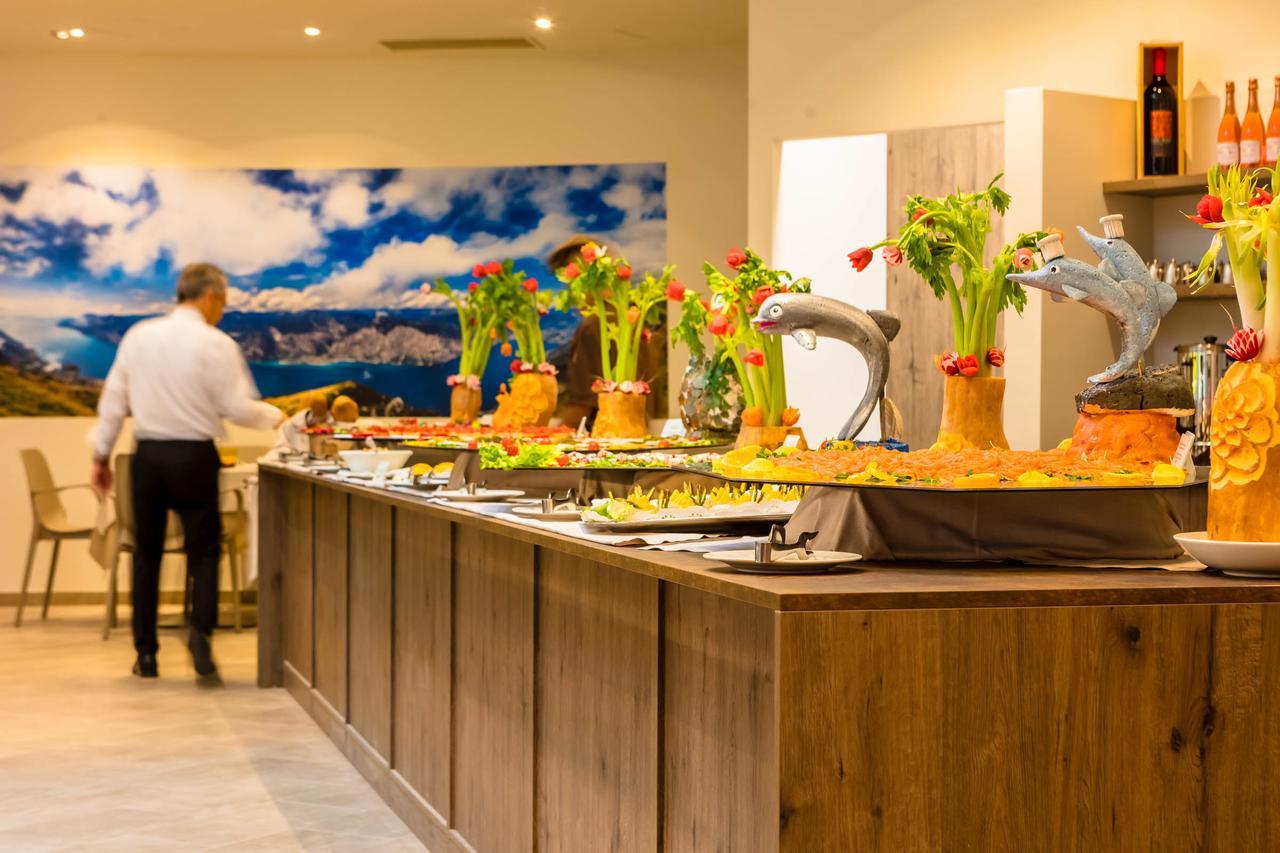 Le Torri Del Garda Familyspa Resort 托里德尔贝纳科 外观 照片