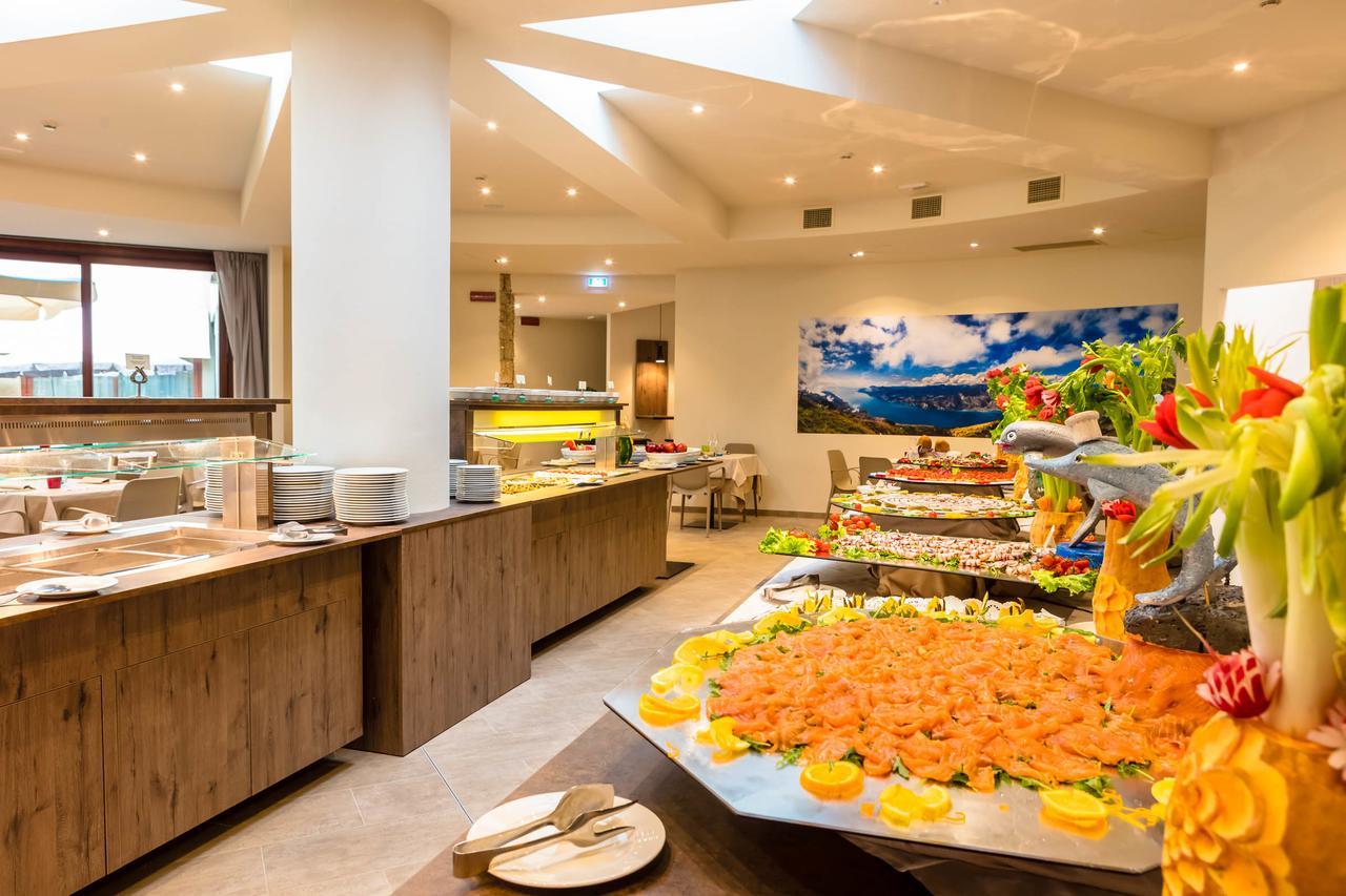 Le Torri Del Garda Familyspa Resort 托里德尔贝纳科 外观 照片
