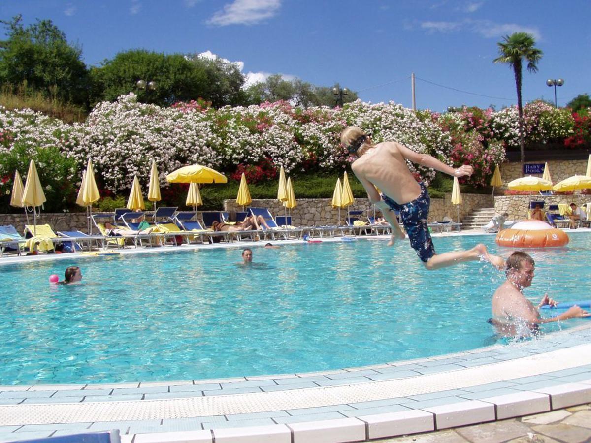 Le Torri Del Garda Familyspa Resort 托里德尔贝纳科 外观 照片