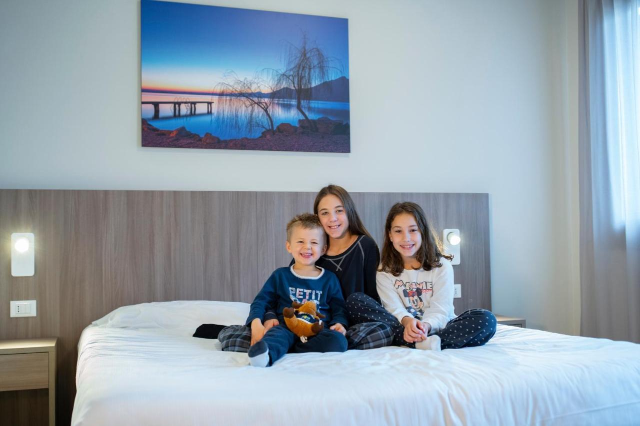 Le Torri Del Garda Familyspa Resort 托里德尔贝纳科 外观 照片