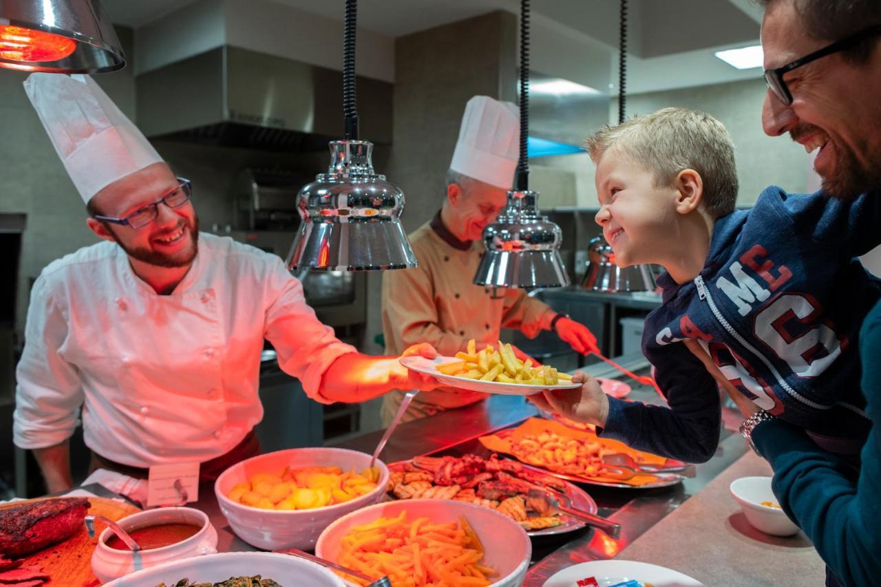 Le Torri Del Garda Familyspa Resort 托里德尔贝纳科 外观 照片